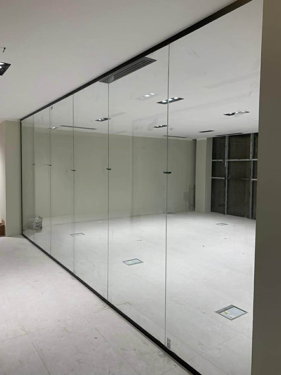 فاصل زجاج سيكوريت للغرف والحمامات والمطاعم